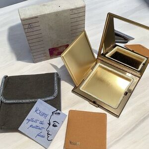 Vintage glam compact from Volupte.